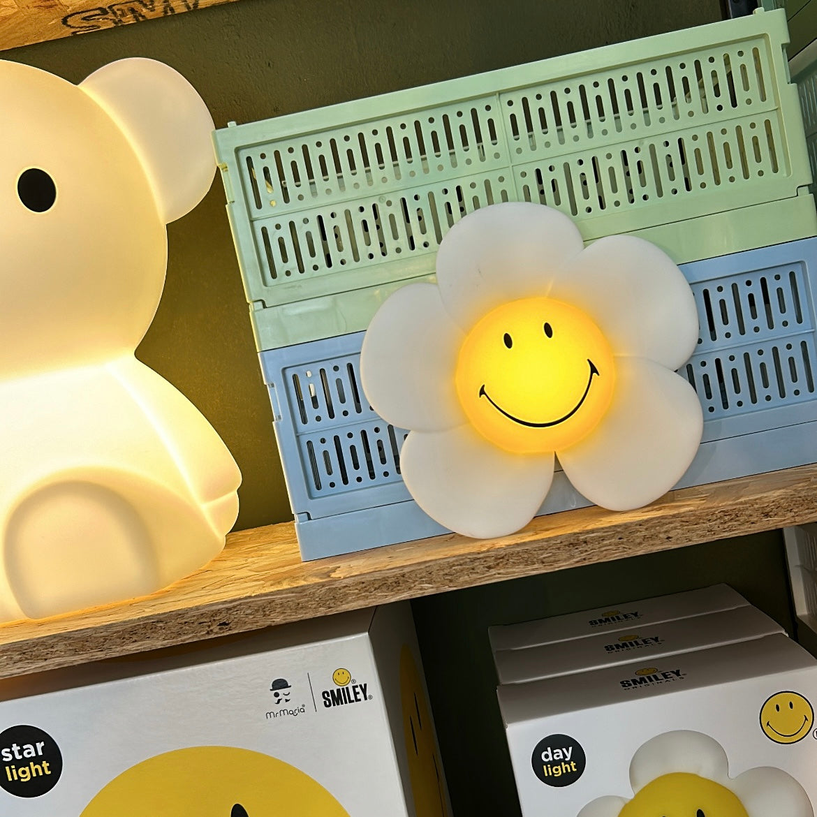 Smiley Flower wall light