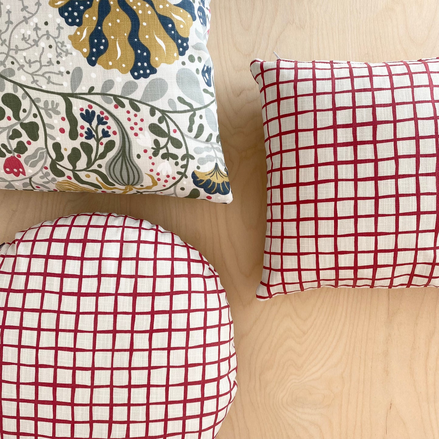 Grid Round Cushion - Red