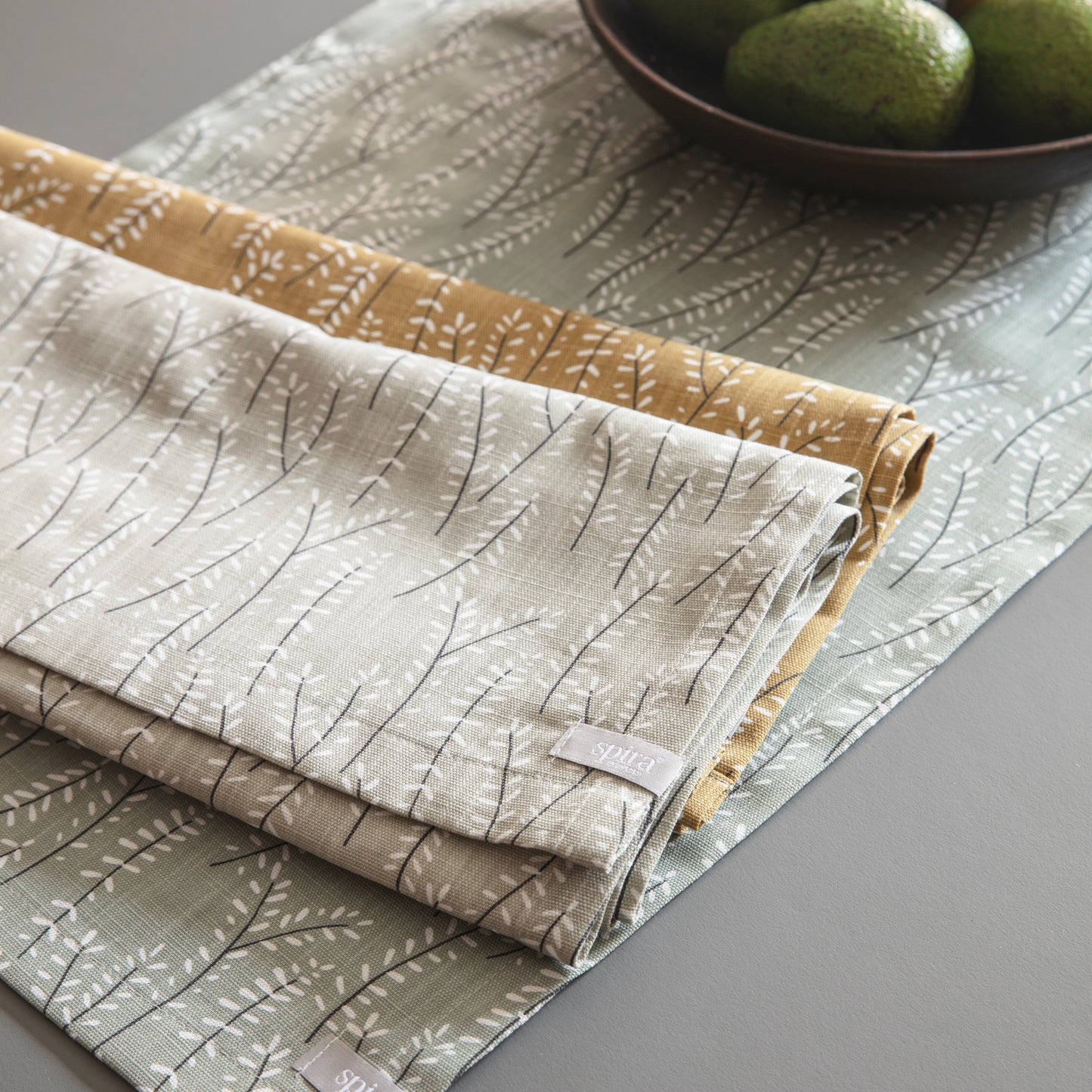 Kvist Table runner - Ochre