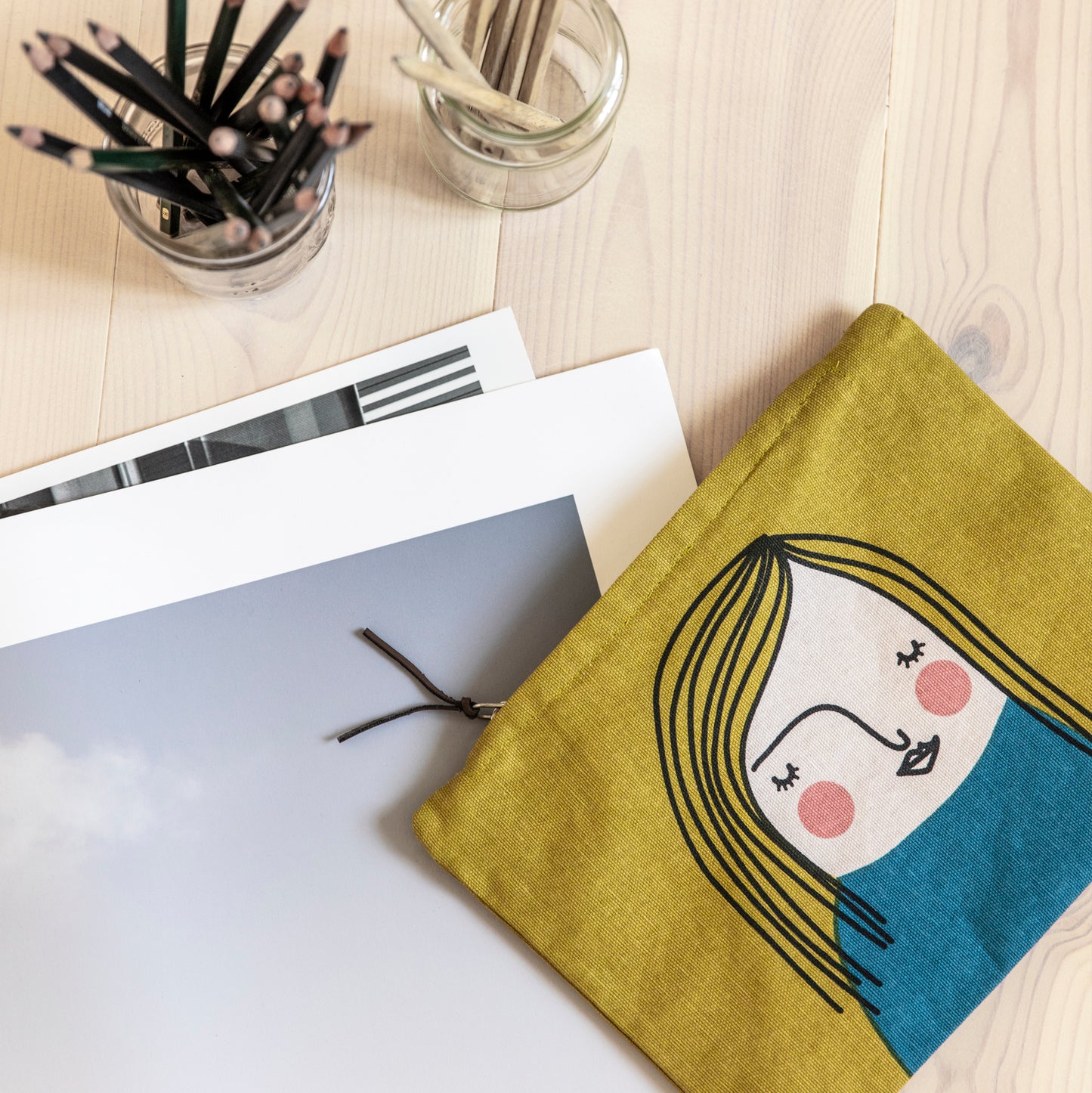 Friends Zip Bag - Renate