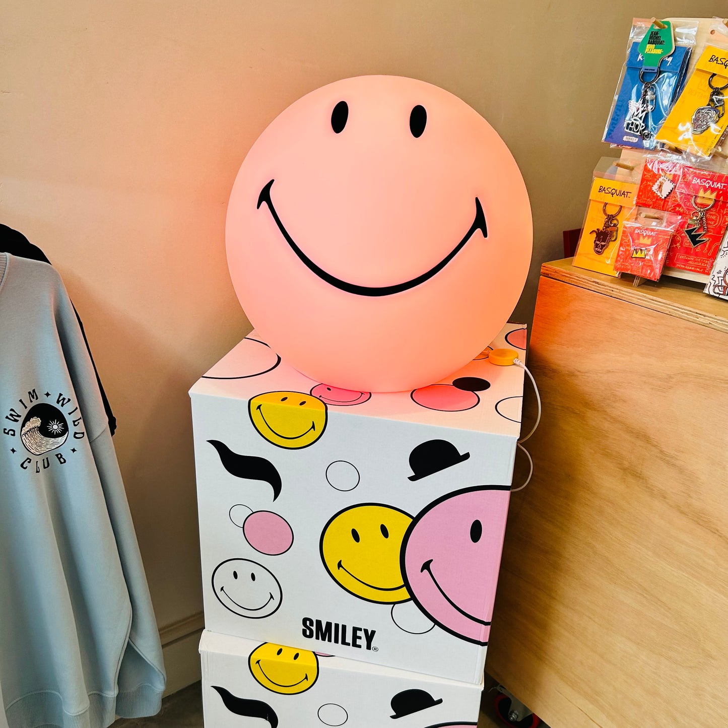 XL Smiley Floor Lamp / Pink