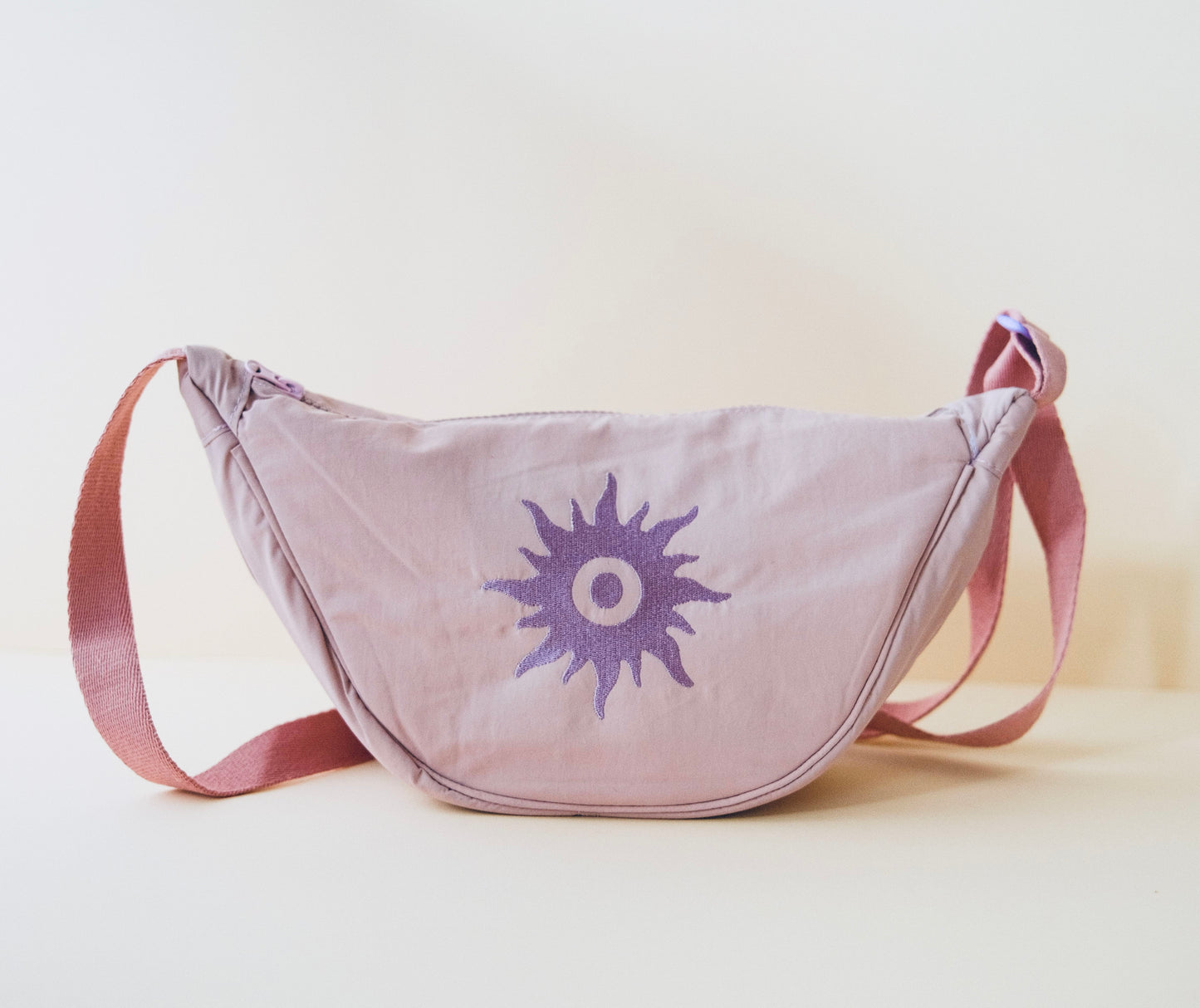 Sunburst Sling Bag in 90s Lilac