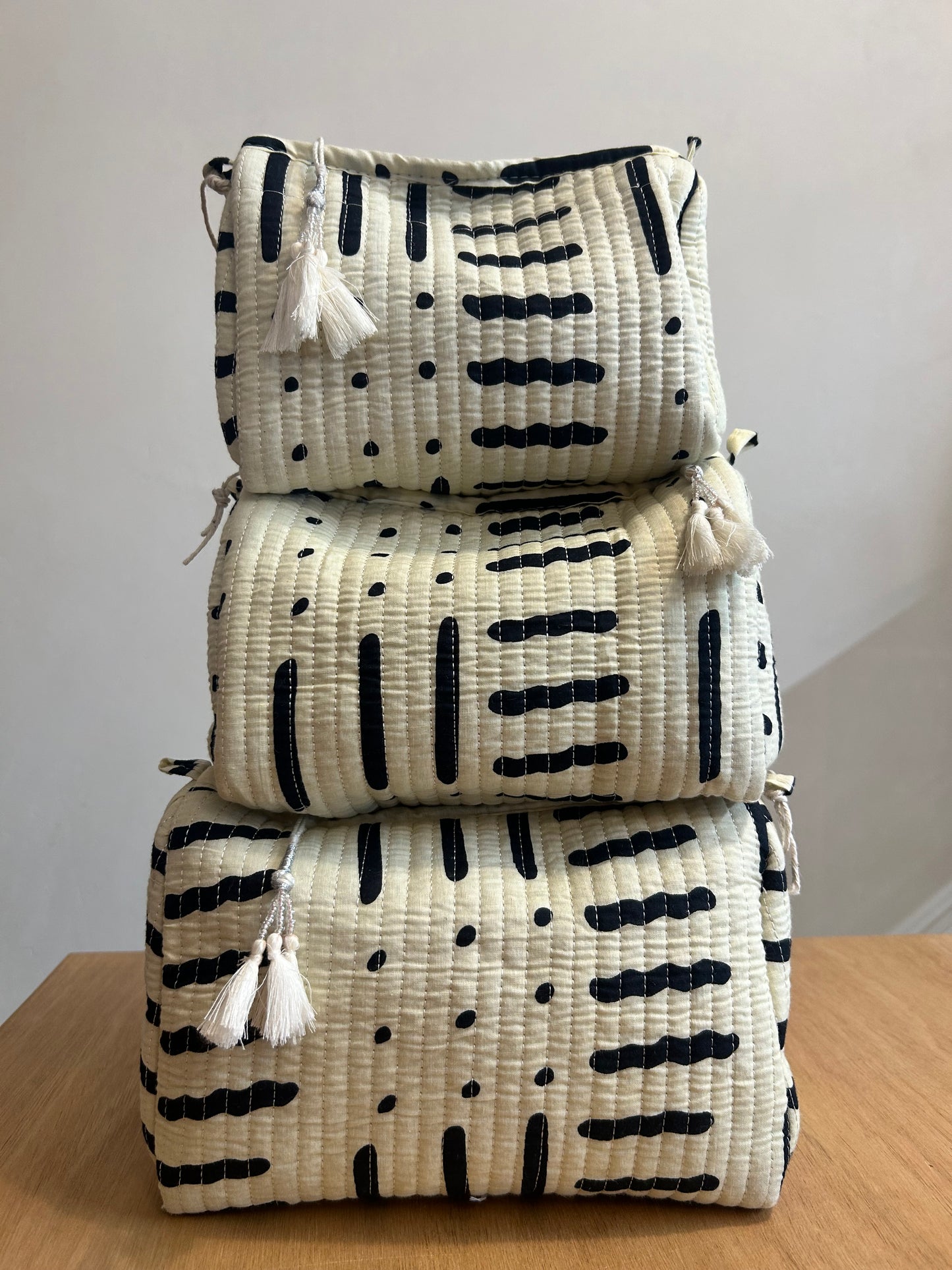 Cream Dash quilted wash-bag