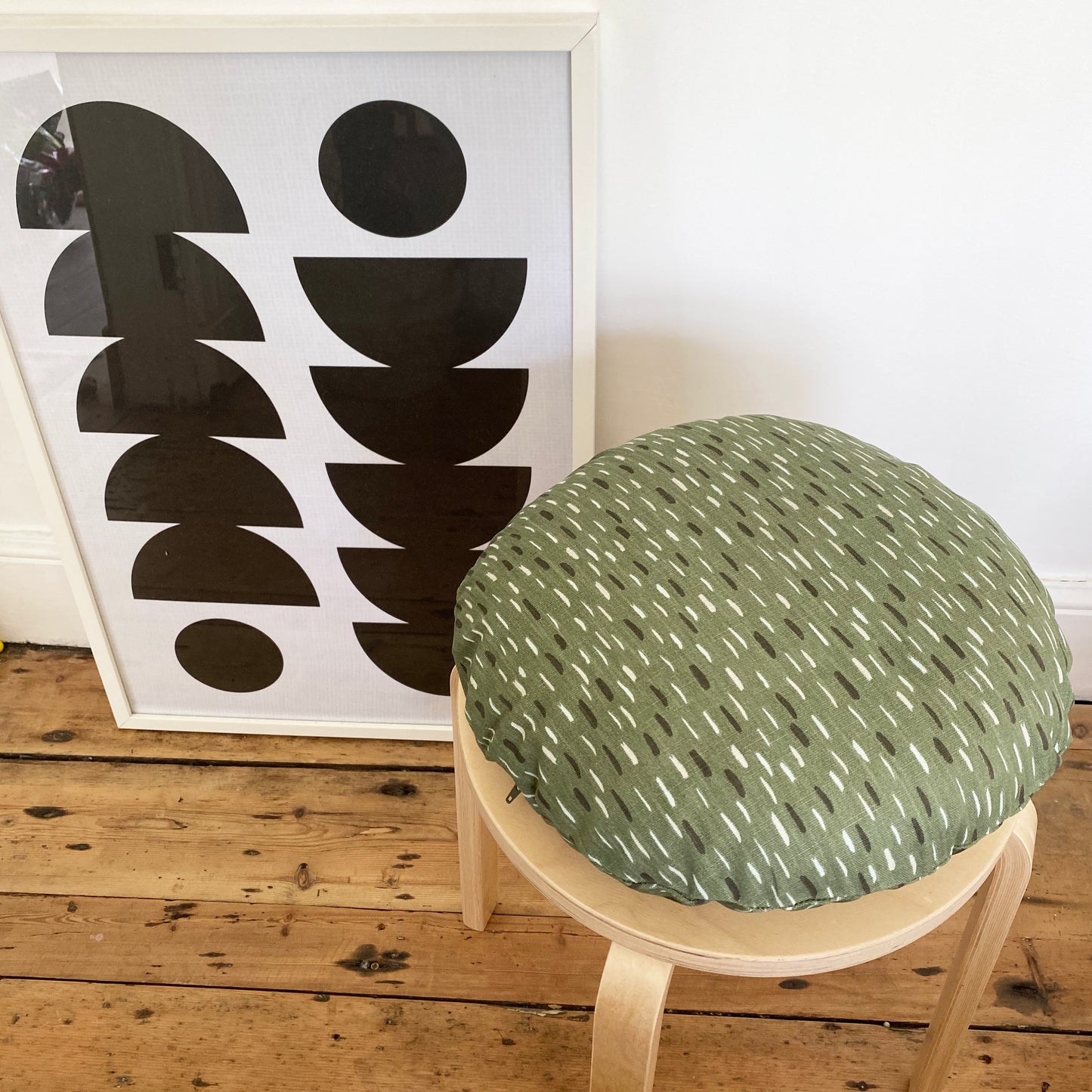 Art Round Cushion - Green