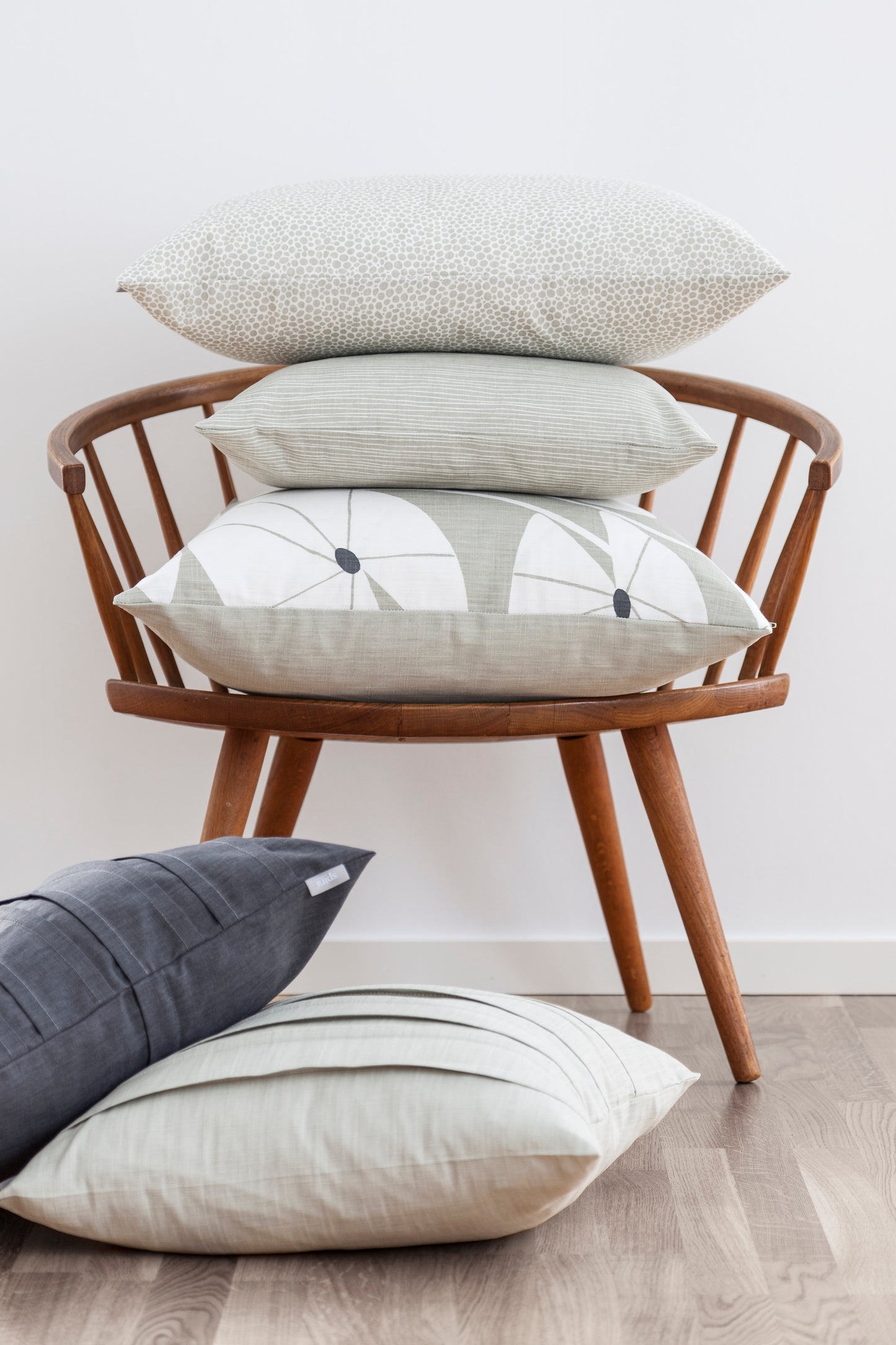 LARGE GRODBLAD CUSHION - LINEN.